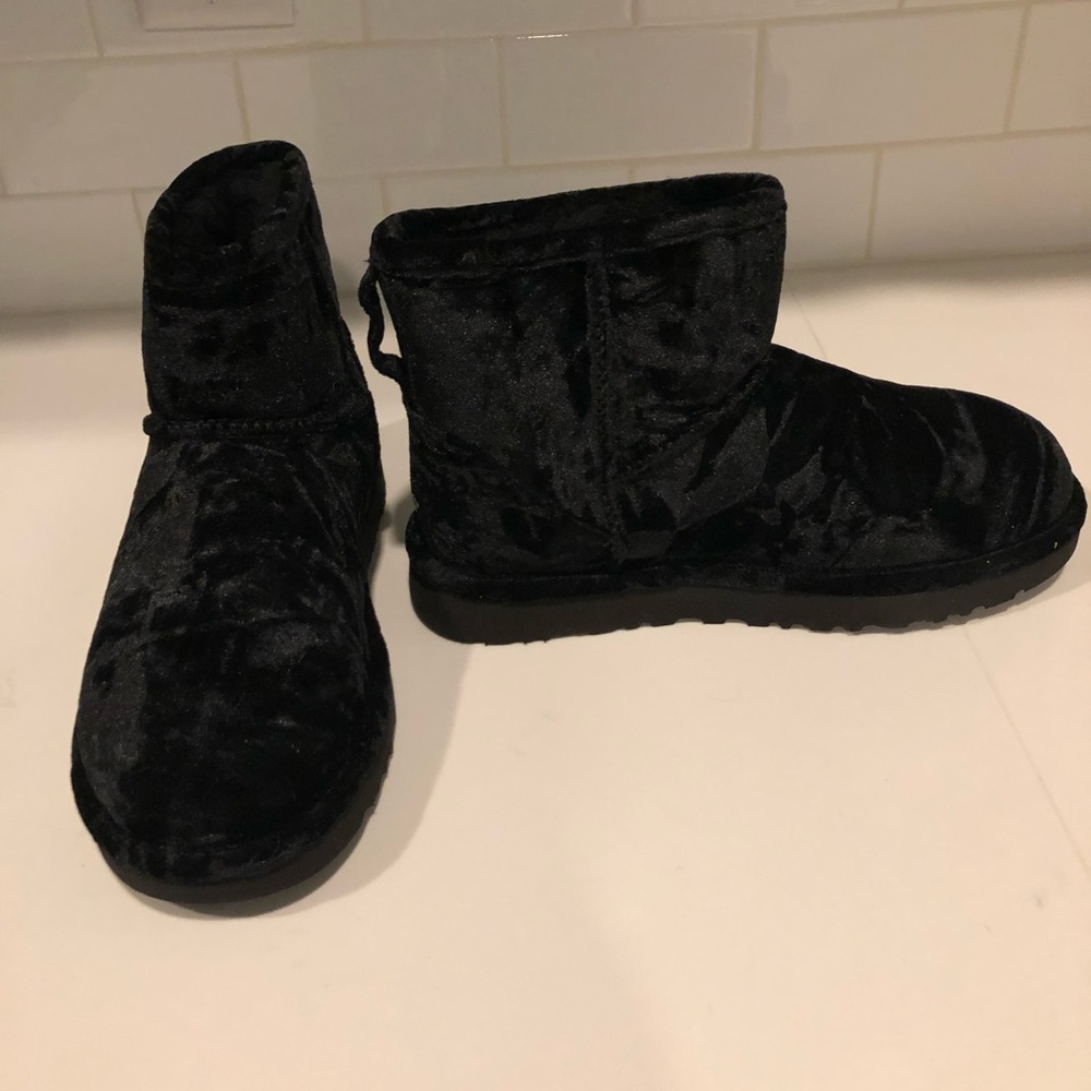 Ugg Classic Mini Crushed Velvet Black Boot